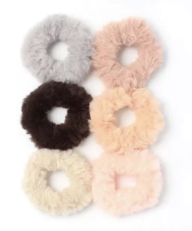Picture of 8010 / 0101 SMALL SIZE FABRIC SCRUNCHIE IN FAUX FUR